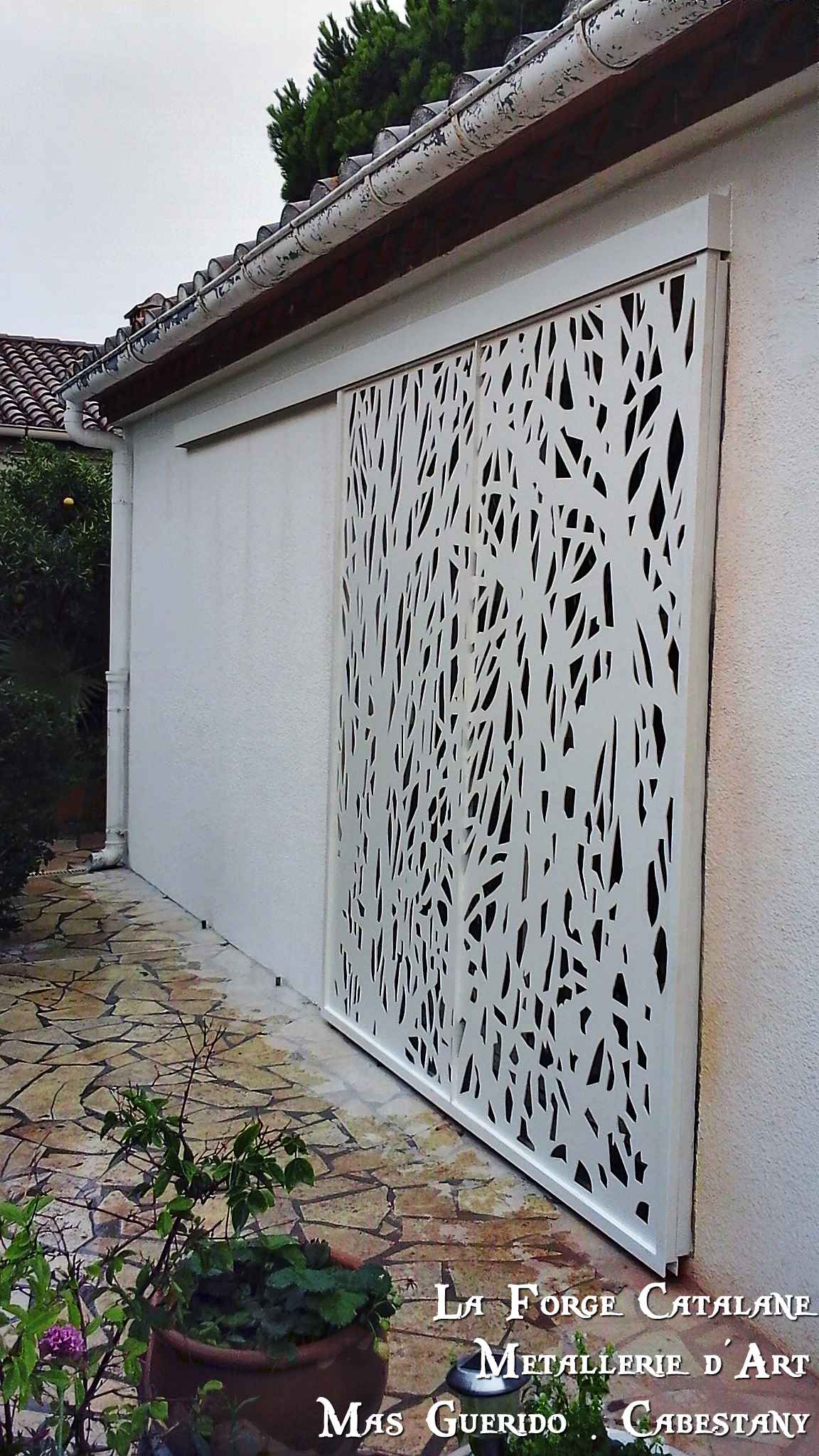 grille coulissante rail capotage decoupe laser fer Forge Catalane Cabestany (3).jpg